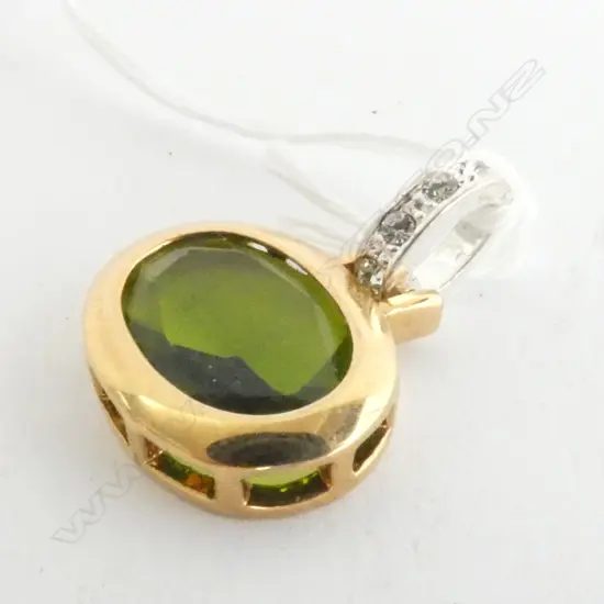 PENDANT, LARGE GREEN STONE, WHITE STONE ON SHOULDER, 22mm WIDE