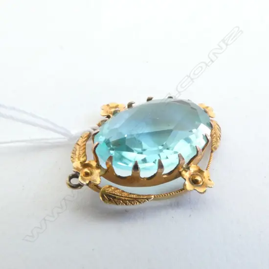 ANTIQUE LG BLUE STONE PENDANT SET IN GOLD PLATE DIA. 28MM