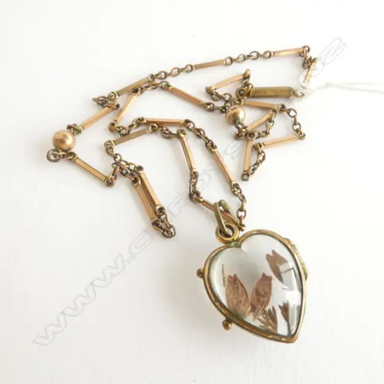 ANTIQUE GOLD PLATED 43CM CHAIN, GLASS LOCKET PENDANT
