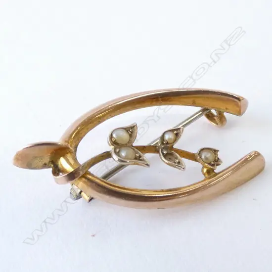 9 CT GOLD & SEED PEARL WISHBONE BROOCH