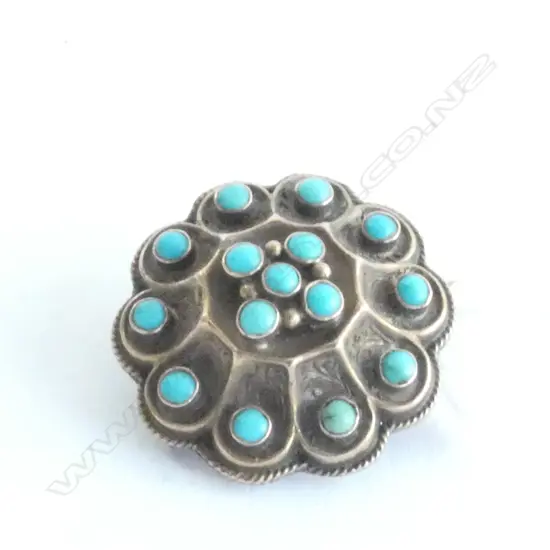 ANTIQUE TURQUOISE PINCHBECK SETTING BROOCH. DIA. 20MM