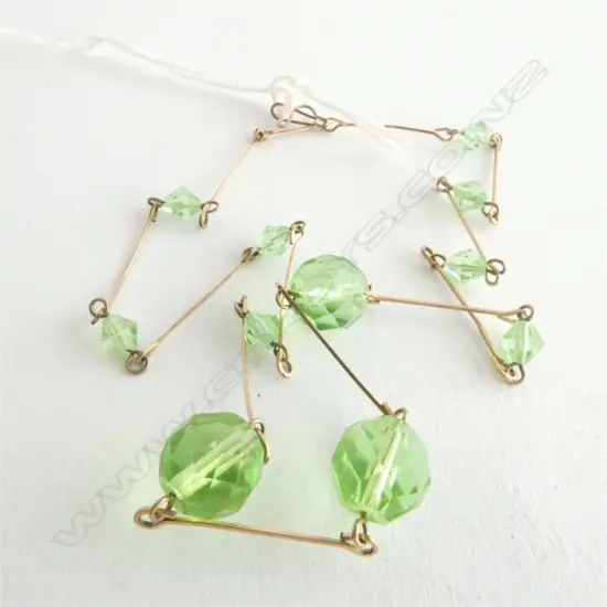 NECKLACE, APPROX 41cm, GRADUATED GREEN STONES