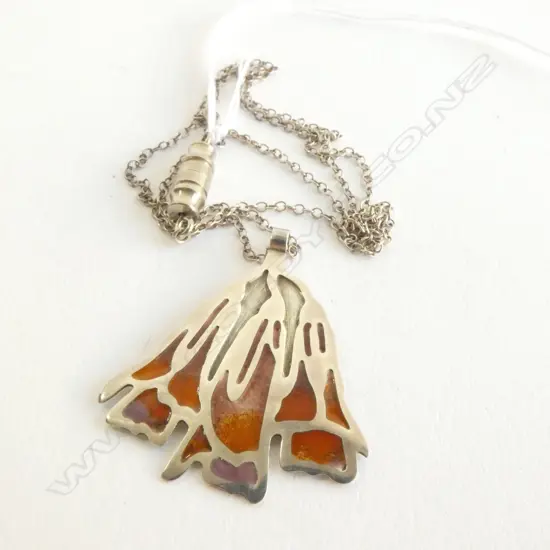 EDINBURGH SILVER & ENAMEL PENDANT AND CHAIN 1976