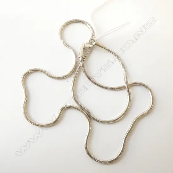 SILVER SNAKE LINK NECKLACE