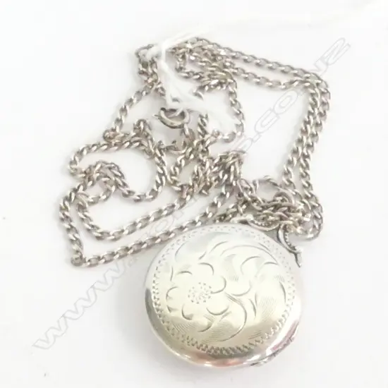 LOCKET, STERLING SILVER, WITH A STERLING SILVER CHAIN, GREAT CONDITION, POSSIBLY NEVER USED 600mm CHAIN 