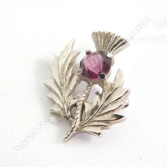 ART PEWTER SILVER SCOTTISH BROOCH, C 1970S, IN ORIGINAL TARTAN BOX