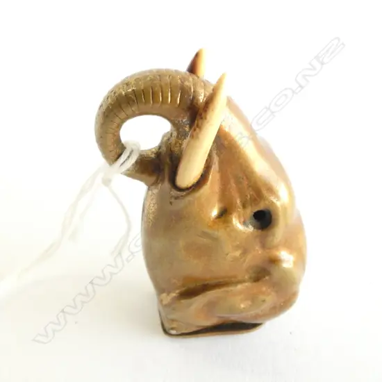 ANTIQUE BRASS VESTA -  ELEPHANT HEAD W. TUSKS - L. 50MM