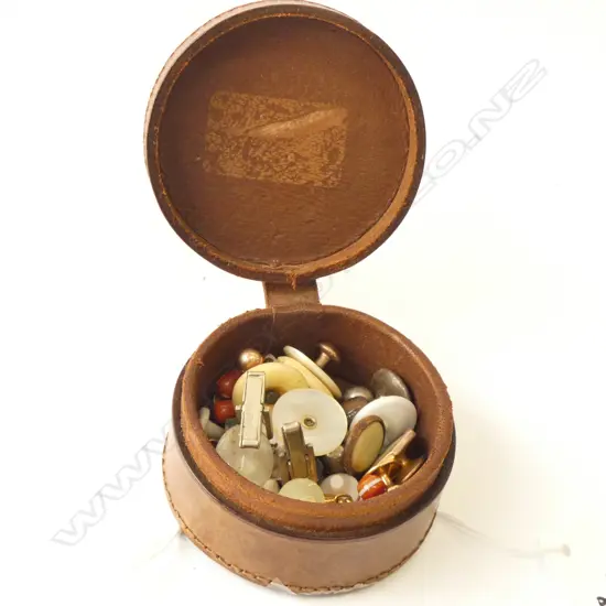 OLD LEATHER STUDS BOX + ASST STUDS INCL. 9CT