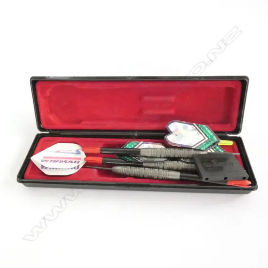 SET OF DARTS - WINMAU