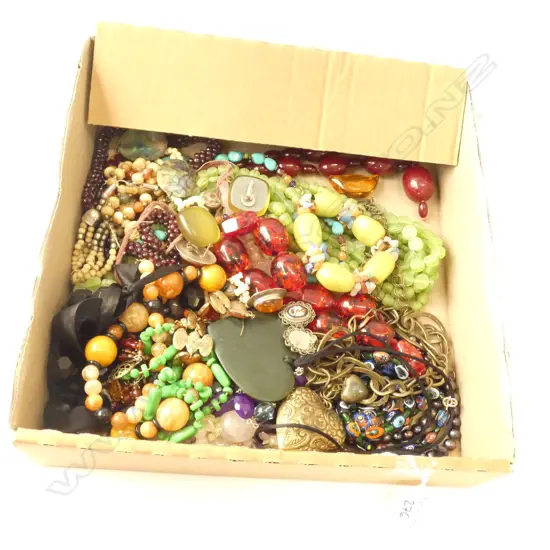 BOX COSTUME JEWELLERY 