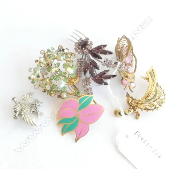 COSTUME BROOCHES