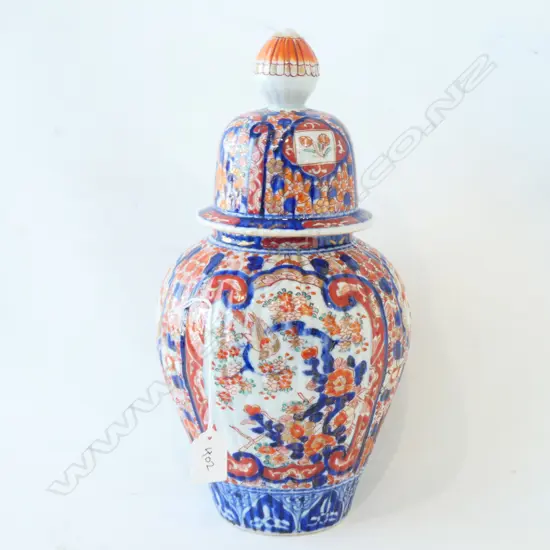 MEIJI PERIOD JAPANESE IMARI LIDDED VASE FLUTED BODY H. 340MM