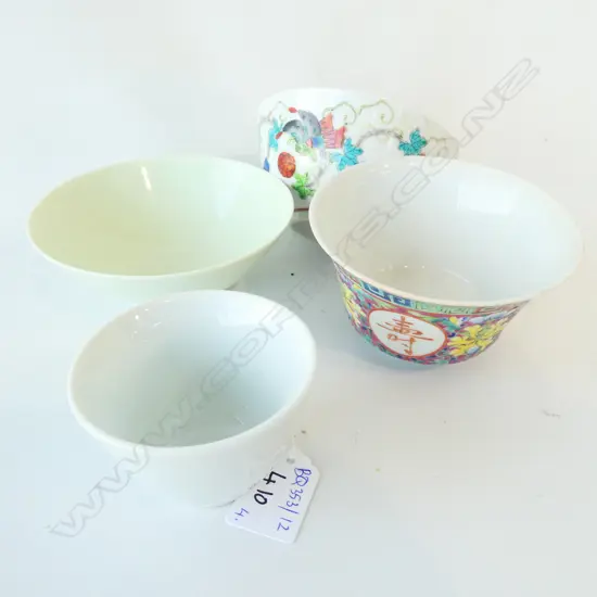 4 CHINESE PORCELAIN TEA CUPS 1 QIANLONG MARK