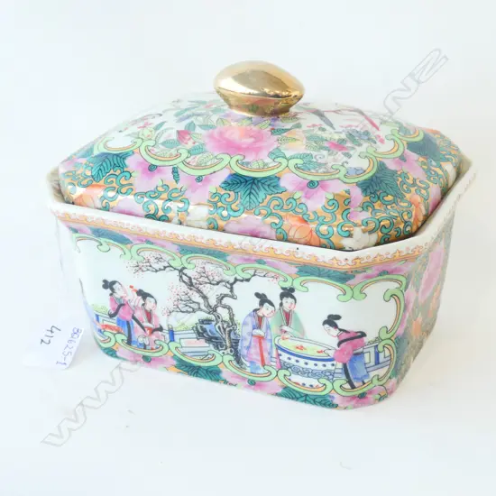 QIANLONG DYNASTY FAMILLE ROSE LIDDED BOWL  140 X 190MM