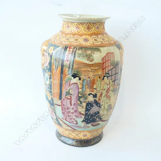 LG JAPANESE SATSUMA VASE. H. 315MM