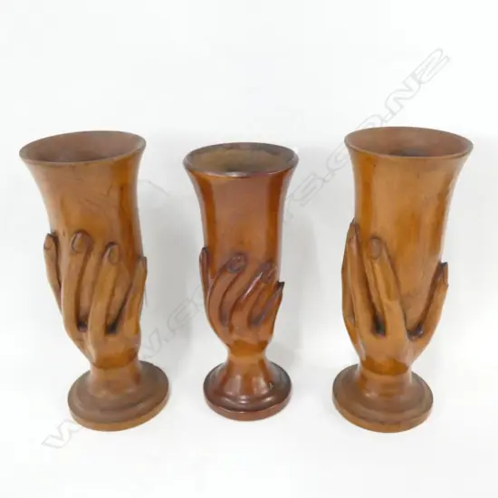 3 PITCAIRN ISLAND CARVED WOODEN HAND GOBLETS H. 235MM