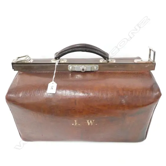 LARGE VINTAGE LEATHER GLADSTONE BAG, 450 X 300MM