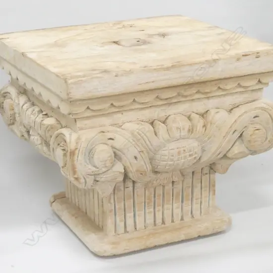 CARVED WOODEN CAPITAL H. 270MM