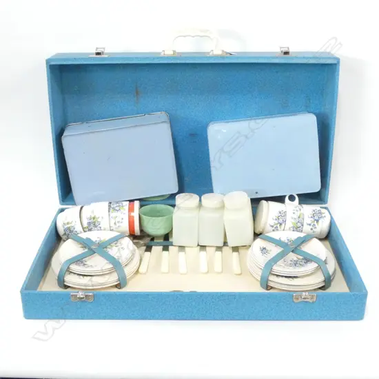 MID CENTURY CASED BREXTON PICNIC SET 