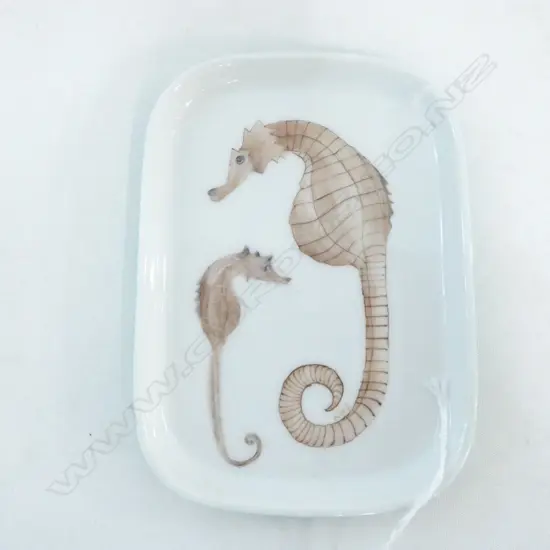 NORITAKI AIR NZ HAND PAINTED SEA HORSE DISH. DIA 145MM