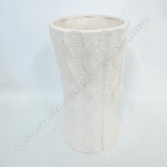 LG STUDIO CERAMICS WHITE VASE. H. 270MM