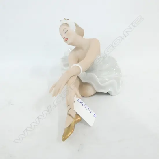 WALLENDORF BALLERINA FIGURINE  L. 210MM