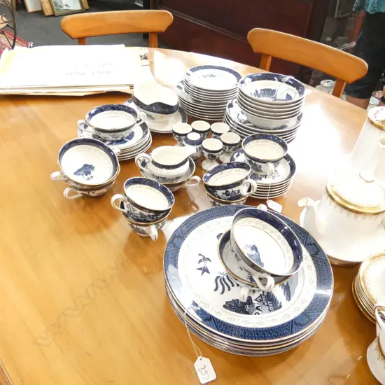 LGE DINNER SERVICE - DOUBLE PHOENIX BLUE WILLOW, 61PCES
