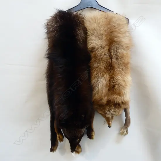 2 FOX STOLES 