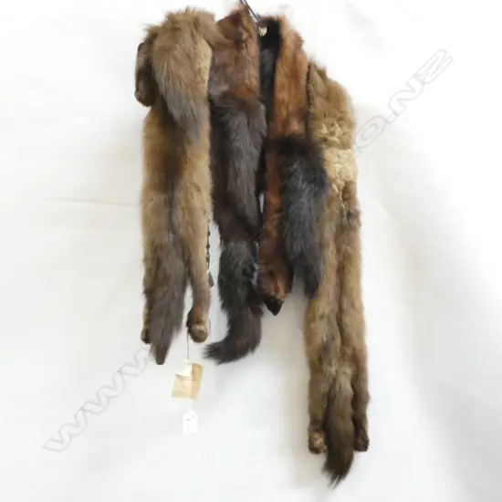 2 SABLE STOLES