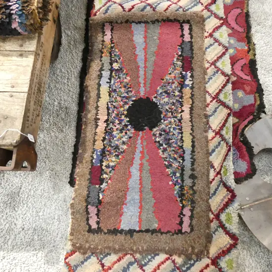 HANDHOOKED RUG C1940 L1060 W560