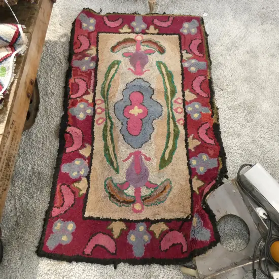 OMEGA STYLE HAND HOOKED RUG C 1930 L1450 W860