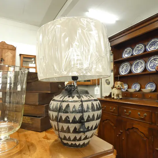 TABLE LAMP CERAMIC BASE 