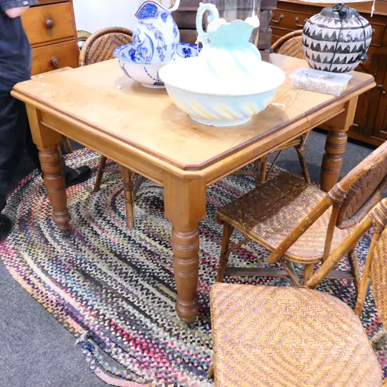 KAURI EXT DINING TABLE 