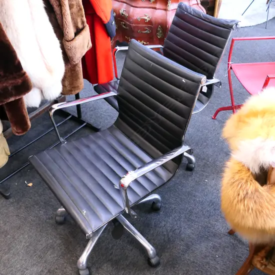 PR BLACK AND CHROME MODERN DESIGN OFFICE CHAIRS - ARM ON ONE ARE LOOSE