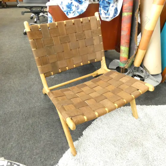 MID CENTURY STYLE WOOD AND LEATHER CHAIR 