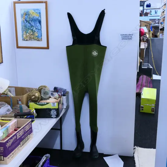 PR BATA NZ MADE FISHING WADERS SIZE 9