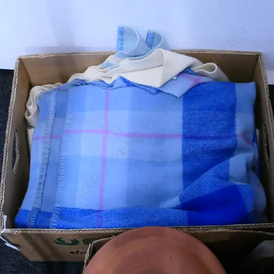 PR NZ WOOL BLANKETS 1 X HEALTH & 1 X WARMA