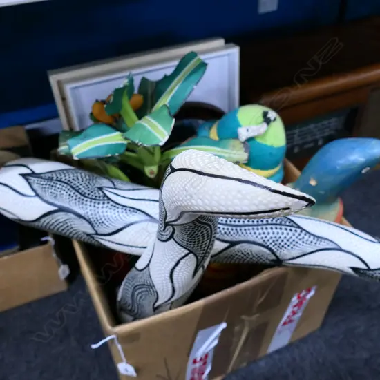 BOX LOT TENTICLES, KNITTED GOLFER, ART ETC