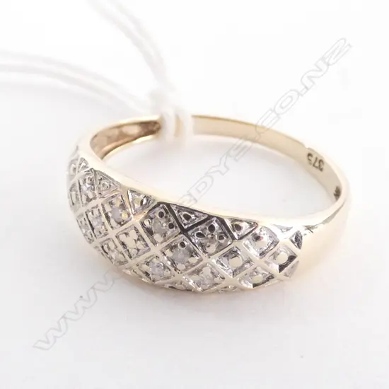9CT GOLD AND DIAMOND DOMED RING