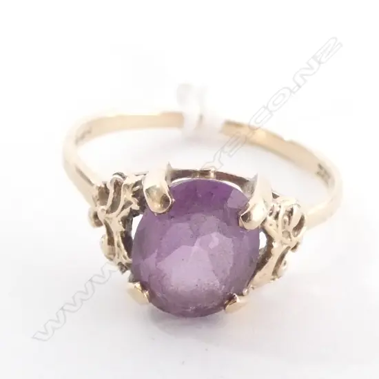 9CT PURPLE AMETHYST RING 