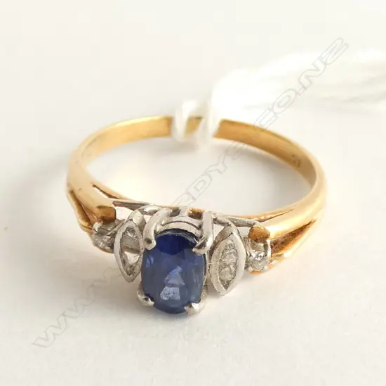 18 CT SAPPHIRE & DIAMOND RING 