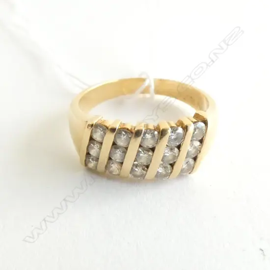 18ct YELLOW GOLD & 15 DIAMOND RING MODERN DESIGN