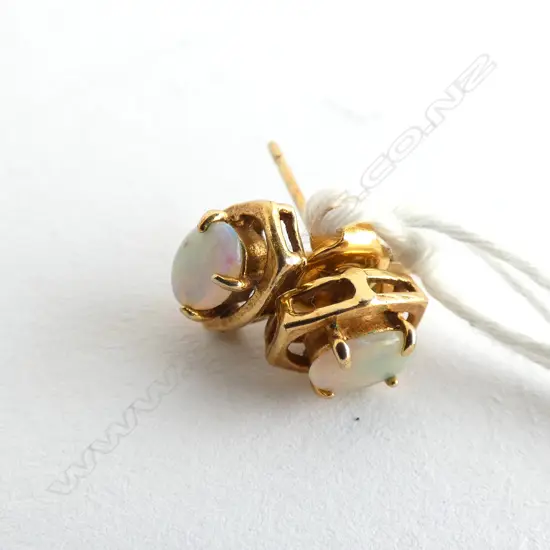 9 CT OPAL STUDS TESTED 9 CT