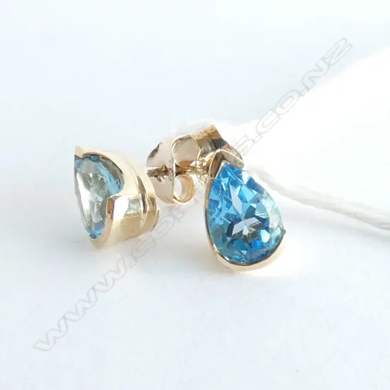 PR 9cT BLUE TOPAZ EARRINGS PIERCED FITTINGS