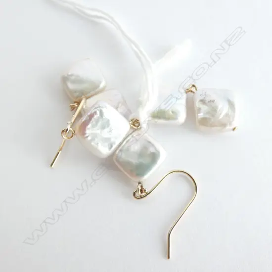9ct GOLD TRIPLE FRESH WATER PEARL EARRINGS