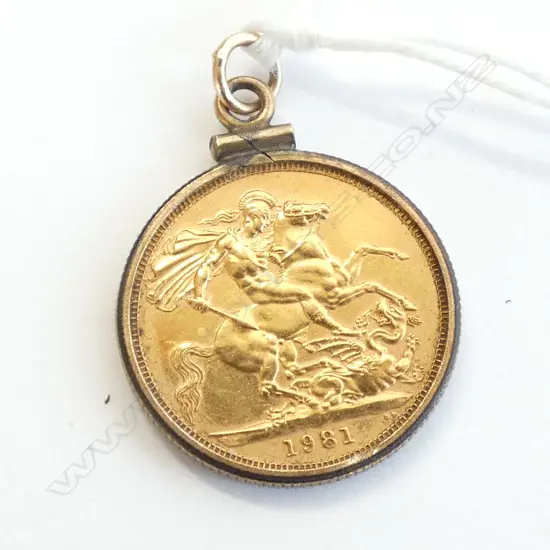 GOLD FULL SOVEREIGN 1981 LONDON MINT IN PENDANT FRAME 