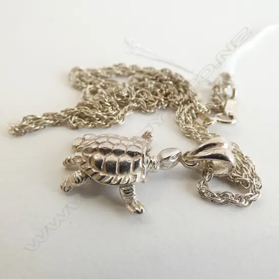 SILVER TURTLE PENDANT AND CHAIN