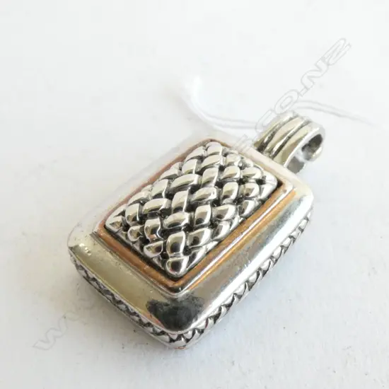 HEAVY SILVER PENDANT 21 X 42MM. MAYBE SILVER, NOT STAMPED