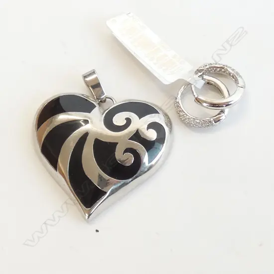 KAGI HEART PENDANT AND EARRINGS
