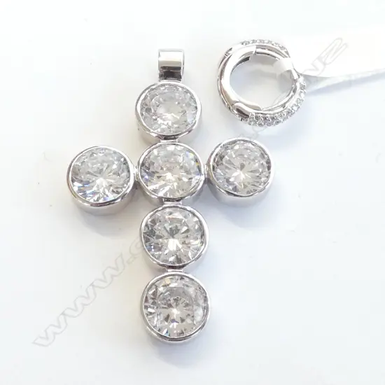 KAGI CROSS PENDANT & EARRINGS